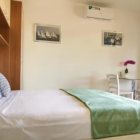 Apartament Sandy Lukoran