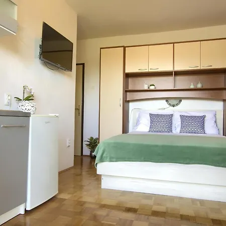 Sandy Apartment Lukoran